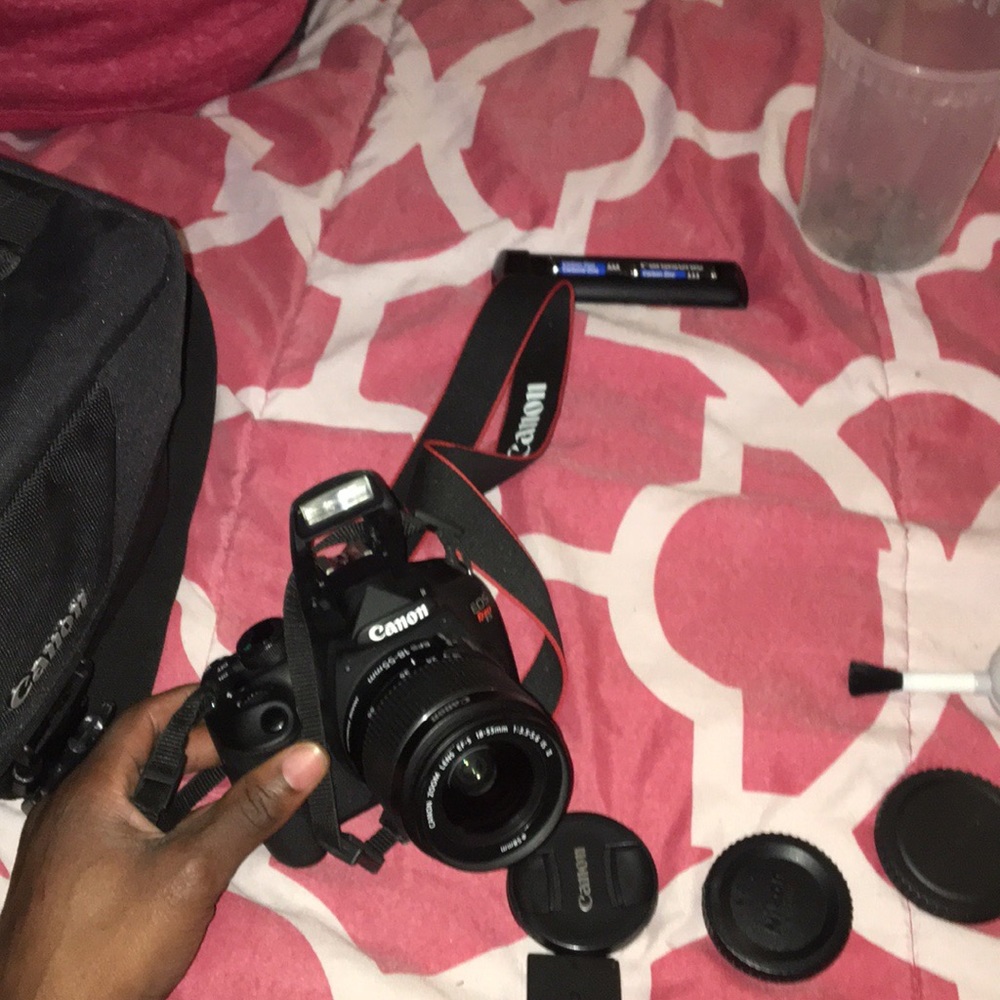 Canon camera - Picture 2 of 5